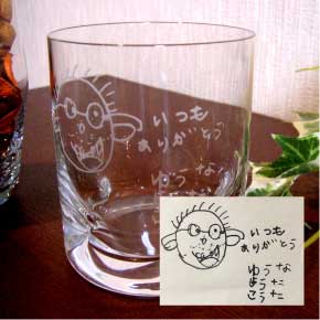 手描き似顔絵をロックグラス（オールドグラス）のガラス彫刻